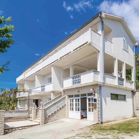 Pet Friendly Apartment In Kampor With Kitchen Екстериор снимка