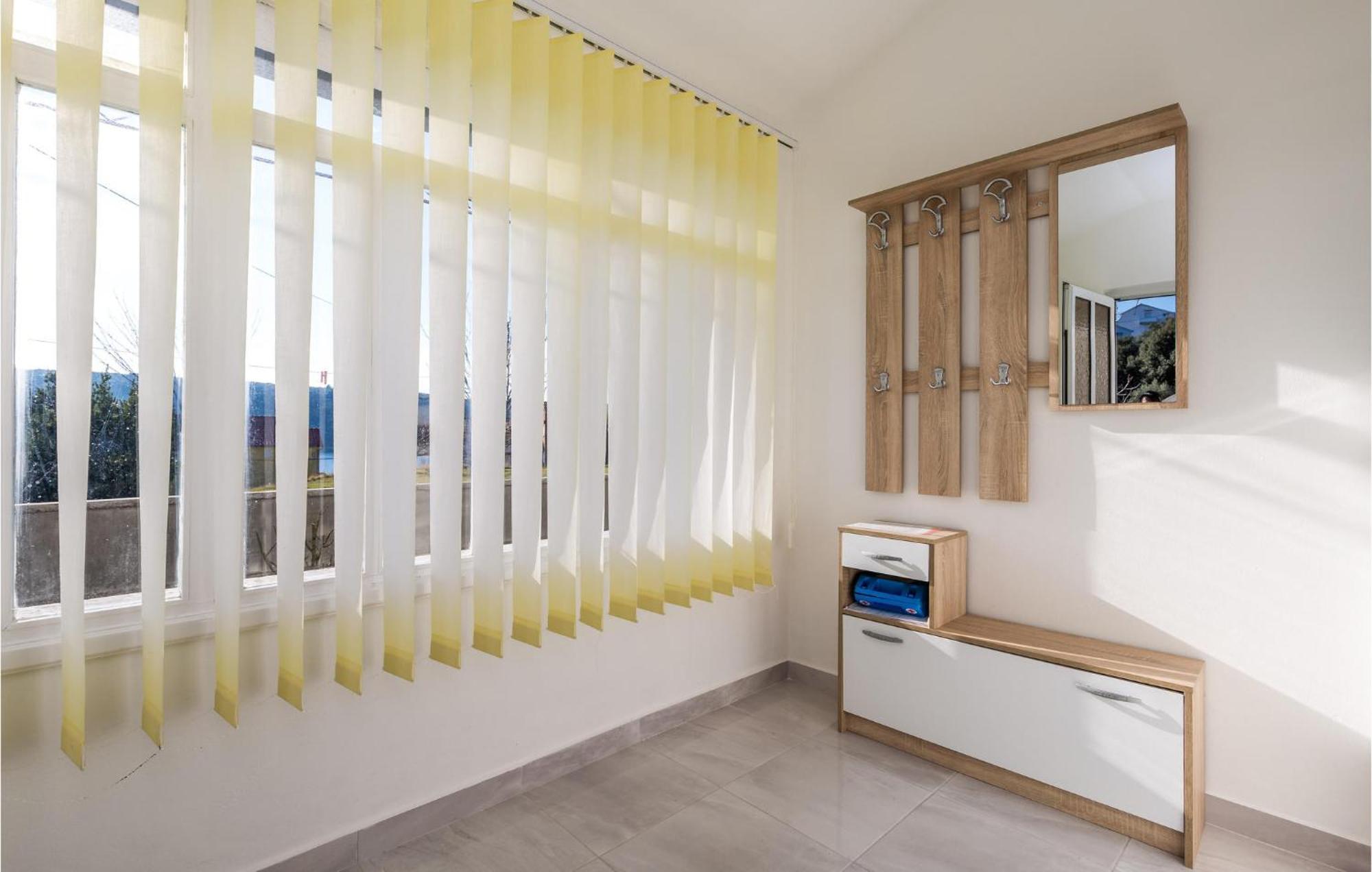 Pet Friendly Apartment In Kampor With Kitchen Екстериор снимка