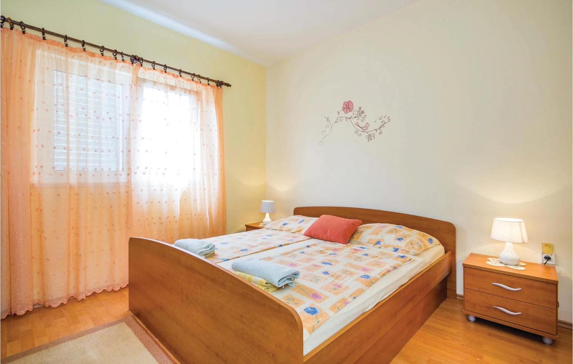 Pet Friendly Apartment In Kampor With Kitchen Екстериор снимка