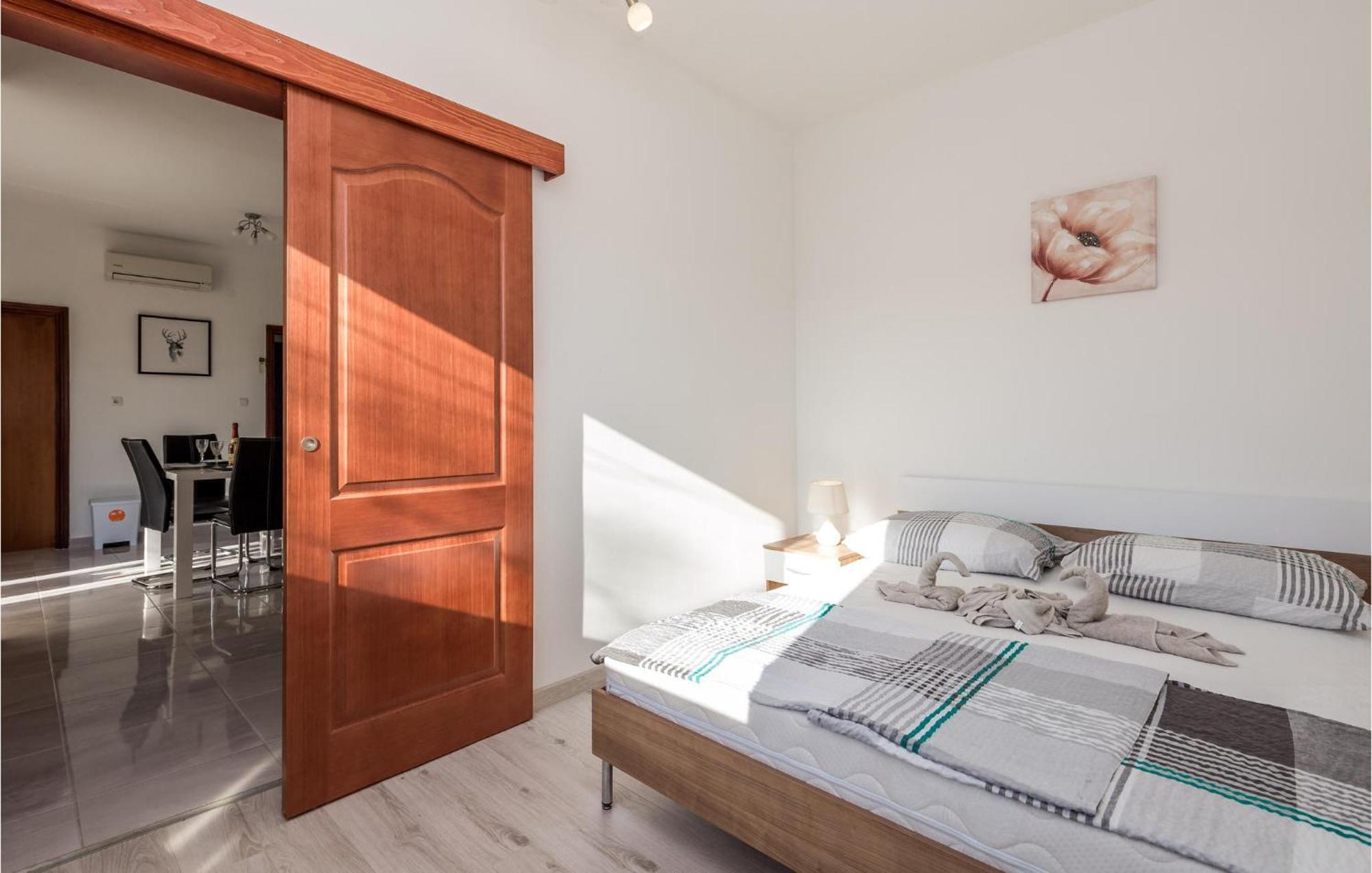 Pet Friendly Apartment In Kampor With Kitchen Екстериор снимка