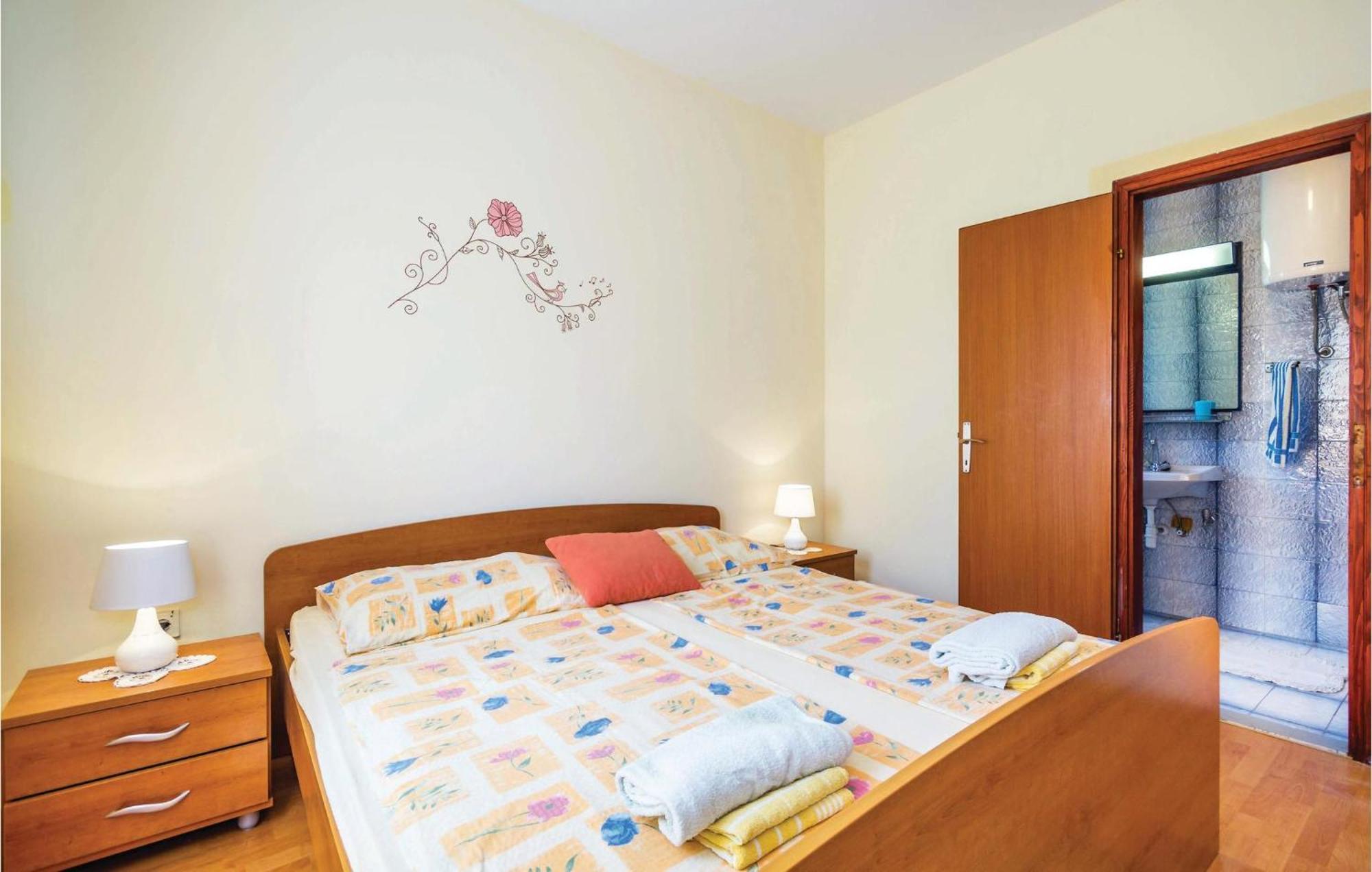 Pet Friendly Apartment In Kampor With Kitchen Екстериор снимка
