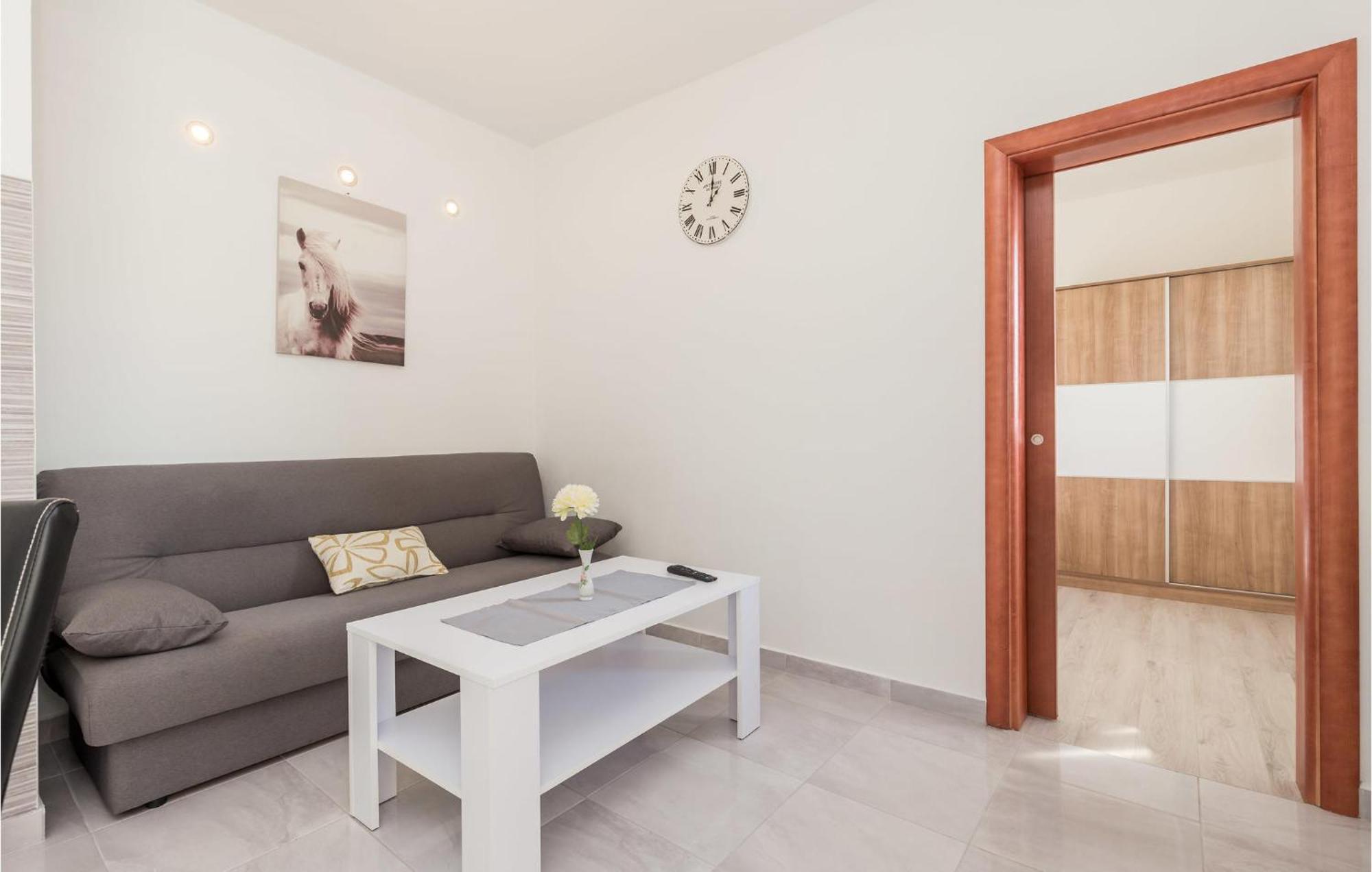 Pet Friendly Apartment In Kampor With Kitchen Екстериор снимка